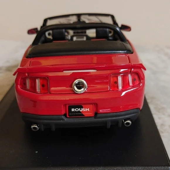 Maisto Diecast Model of 2010 Signed Roush 427R Ford Mustang Convertible - Picture 7 of 14